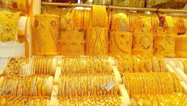 Gold prices drop in local market