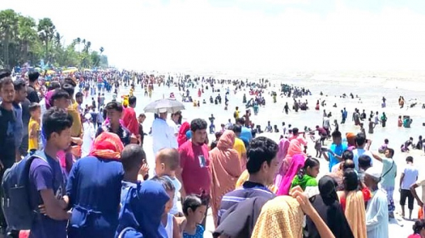 Kuakata sea beach buzzing with tourists on 3rd day of Eid