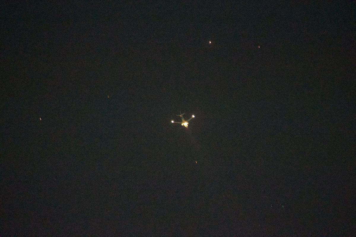 ১৫০ যাত্রী নিয়ে মাঝ আকাশে দাউ দাউ করে জ্বলে উঠল উড়োজাহাজ! ১৫০ যাত্রী নিয়ে মাঝ আকাশে দাউ দাউ করে জ্বলে উঠল উড়োজাহাজ!