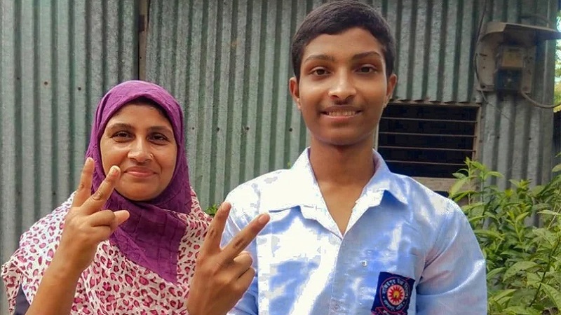 মা-ছেলের একসঙ্গে এসএসসি পাস