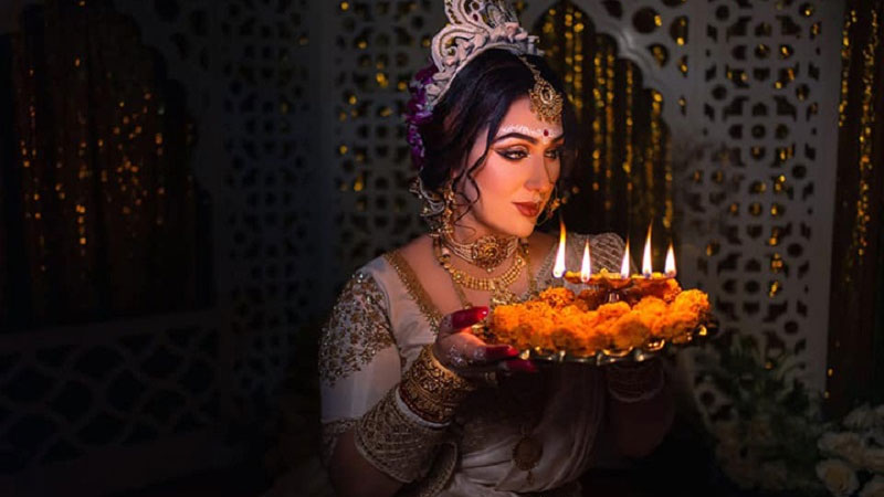 800px x 450px - Apu Biswas suddenly dresses as a bride, social media now on stir