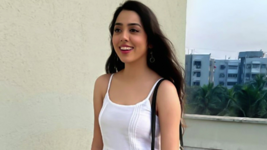 অভিনয় ছাড়লেও ‘বিশেষ’ ভিডিও করে জনপ্রিয় অভিনেত্রী