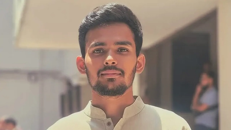 সচিবালয়ে আগুন ‘ষড়যন্ত্র’ বলছেন কেন উপদেষ্টা আসিফ মাহমুদ