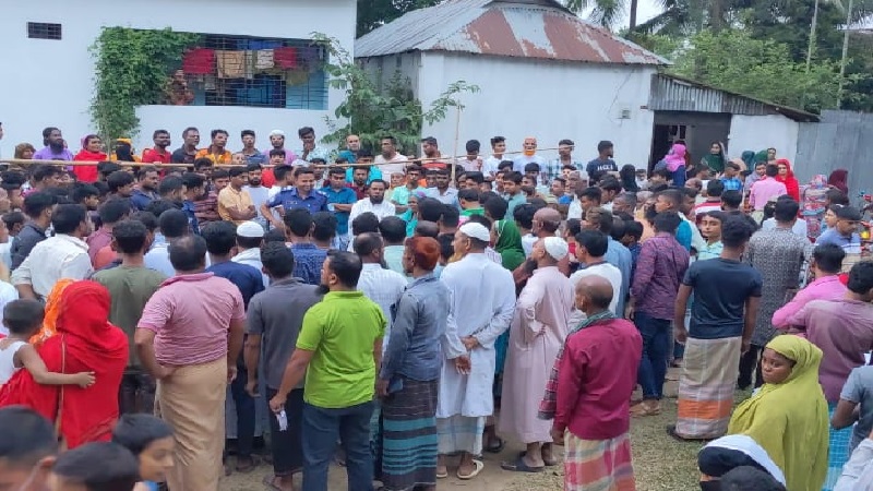 প্রতিবেশীদের হাতে বিবস্ত্রের শিকার কলেজছাত্রী, অতঃপর...