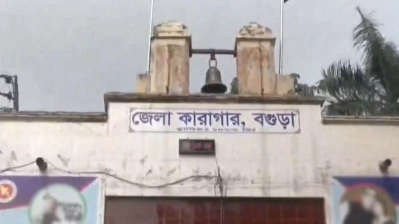 গভীর রাতে কারাগার থেকে পালাল ৪ ফাঁসির আসামি 