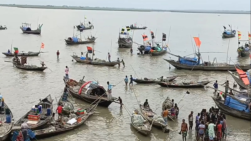 মেঘনায় ২২ দিন ইলিশ শিকার বন্ধ  