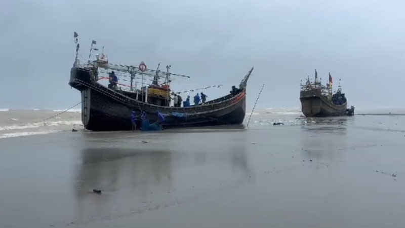 বঙ্গোপসাগরে ট্রলারডুবি: মৃত্যু ১, নিখোঁজ একাধিক