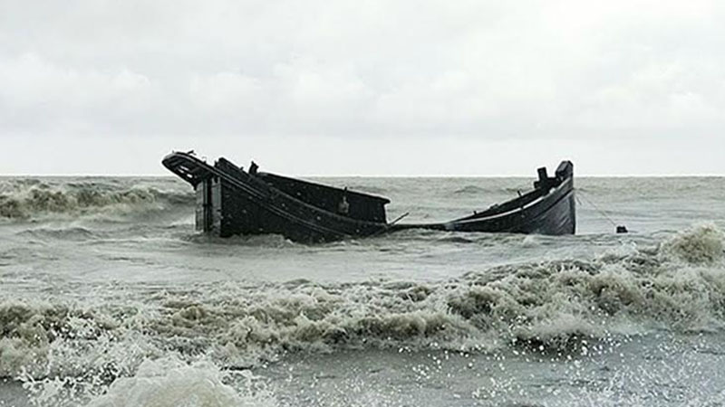 সাগর উত্তাল: এখনো ফেরেনি ২০ ট্রলারসহ তিন শতাধিক জেলে