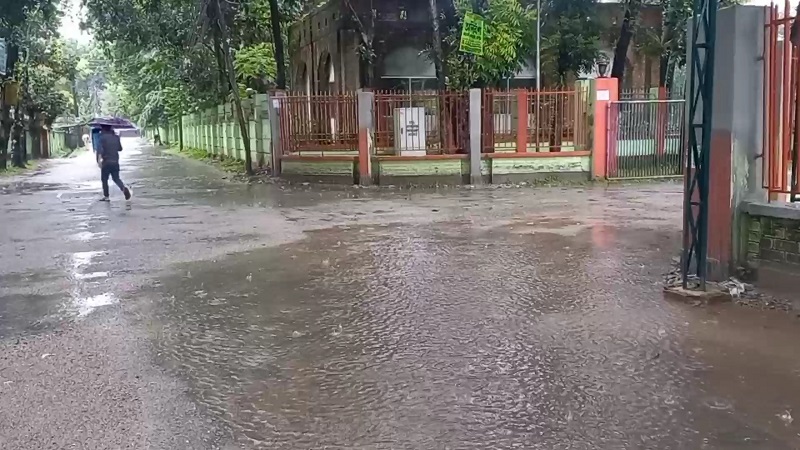 পঞ্চগড়ে আশ্বিনেও আষাঢ়ের বর্ষণ, বিপাকে নিম্নআয়ের মানুষ