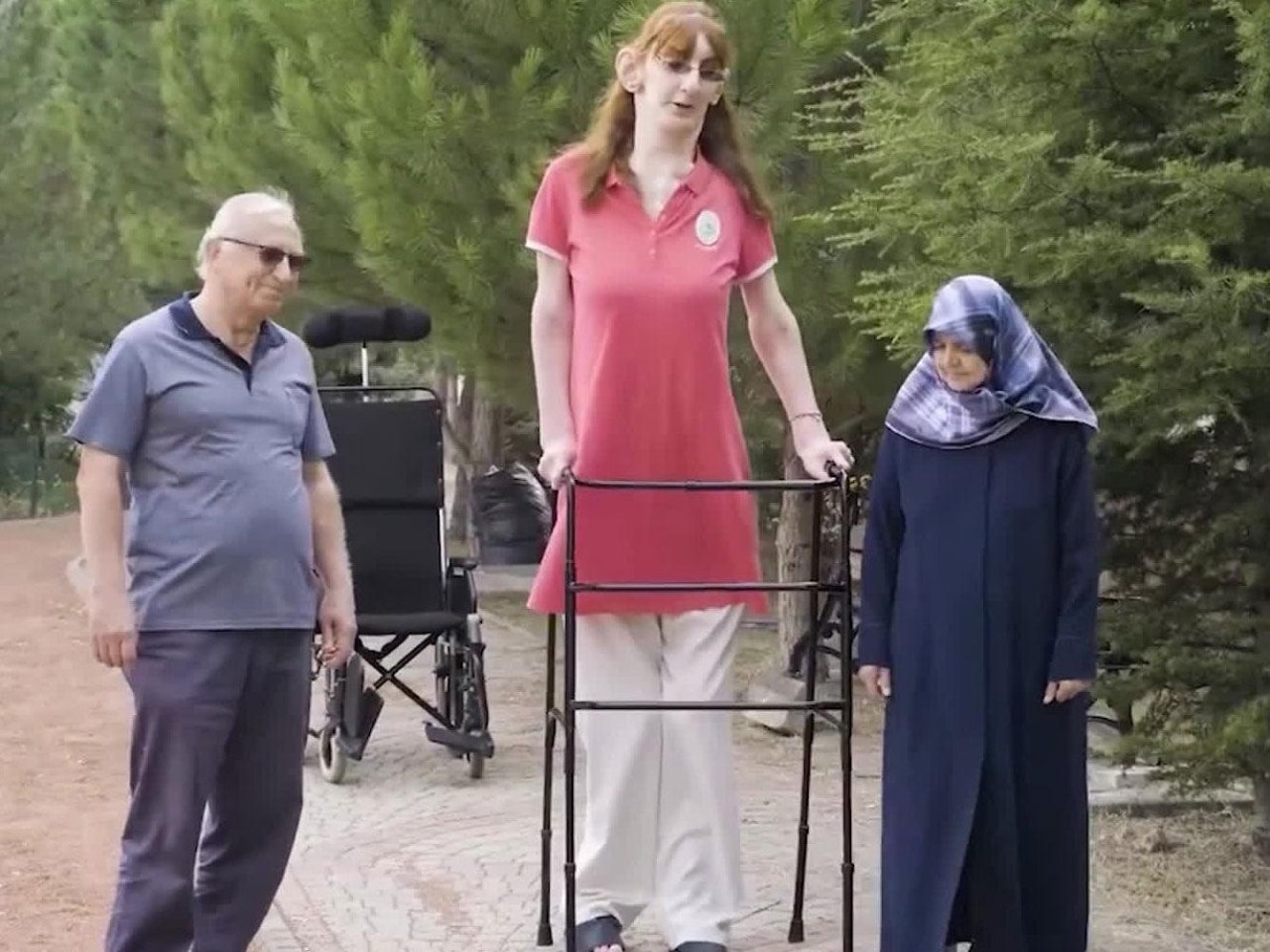 Turkey S Rumeysa Gelgi World S Tallest Woman Over 7ft Height