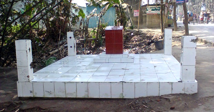 মানিকগঞ্জের সিংগাইরে ভাষা শহিদদের স্মরণে নির্মিত শহিদ মিনার